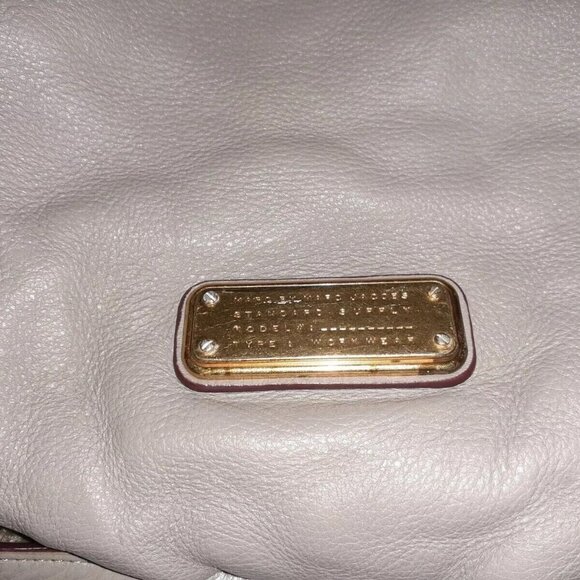 MARC BY MARC JACOBS-LG Hobo Hillier-Beige/Taupe-Neutral-Gold Hardware-Excellent - Picture 2 of 11
